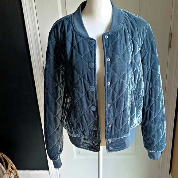 NWOT! BEAUTIFUL VELVET QUILTED BOMBER JACKET - Picture 1 of 5